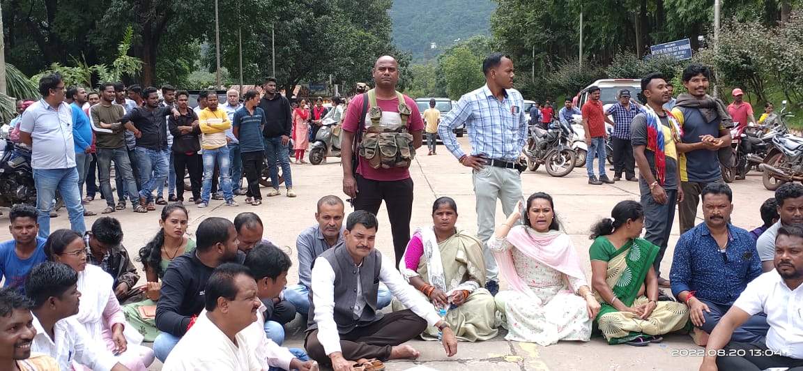 लाल पानी से प्रभावित युवाओं को एनएमडीसी में रोजगार देने की मांग