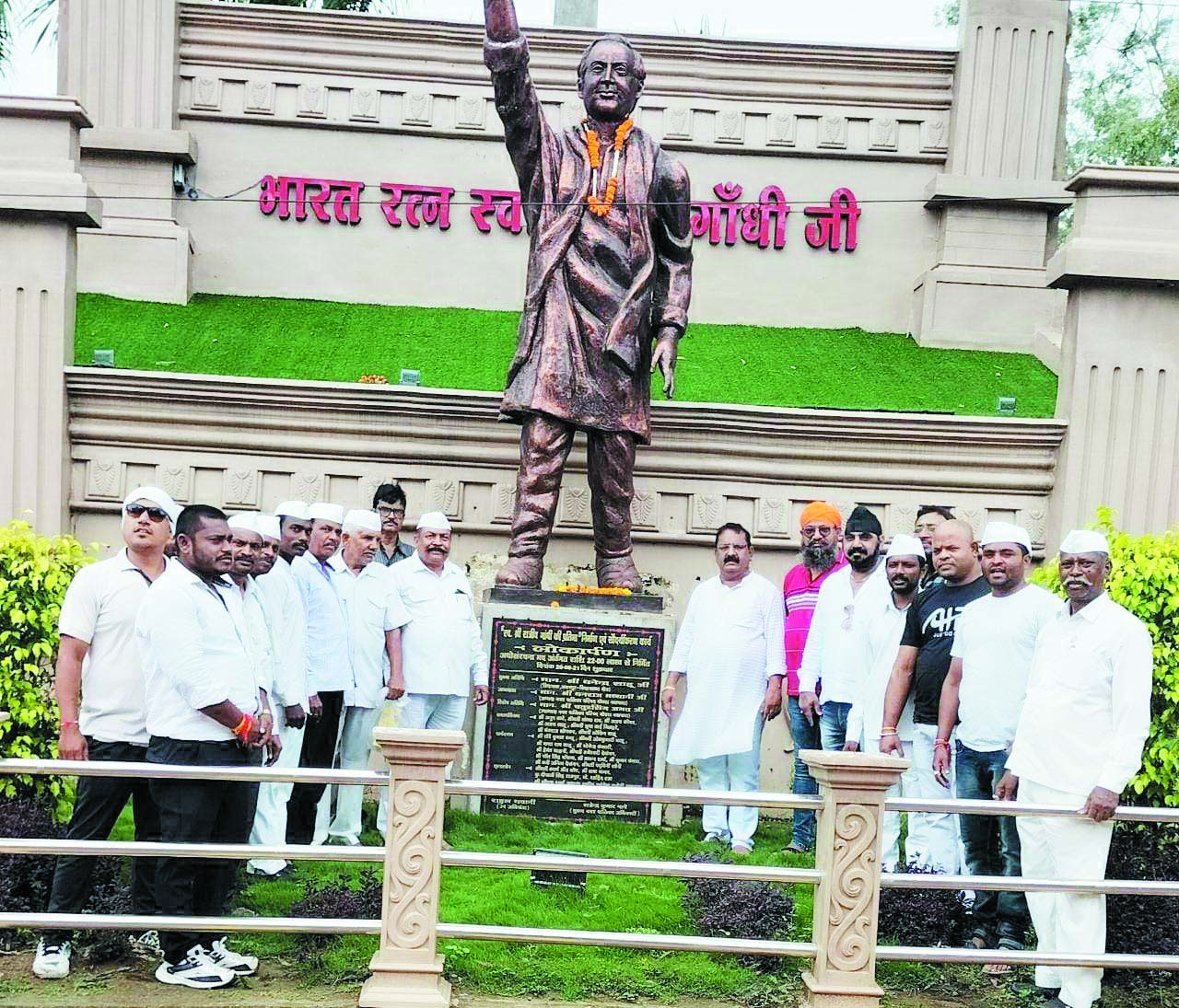 कांग्रेसियों ने मनाई राजीव गांधी की जयंती कांग्रेसियों ने मनाई राजीव गांधी की जयंती