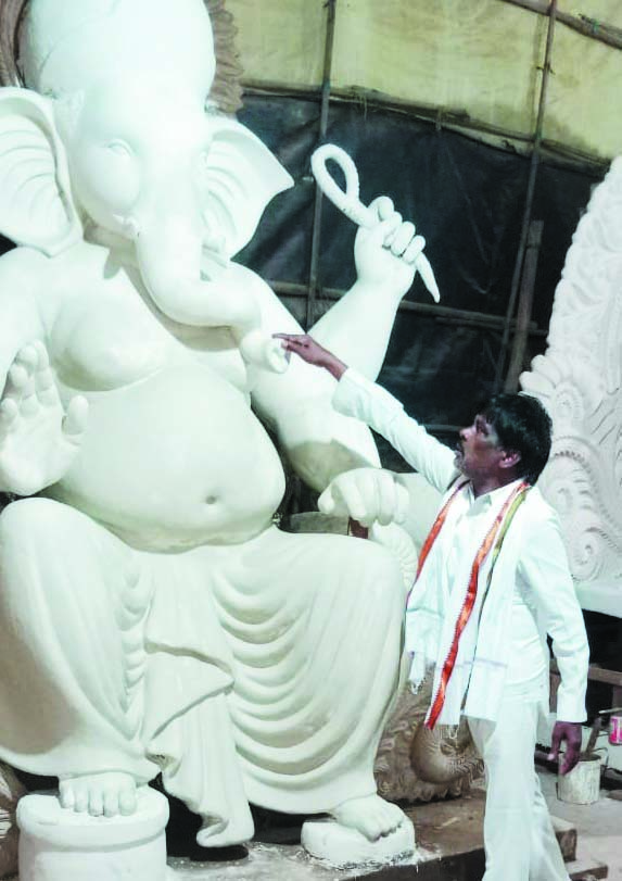 1 लाख में बन रही 14 फीट ऊंचे, 3 टन वजनी होंगे धमतरी के राजा