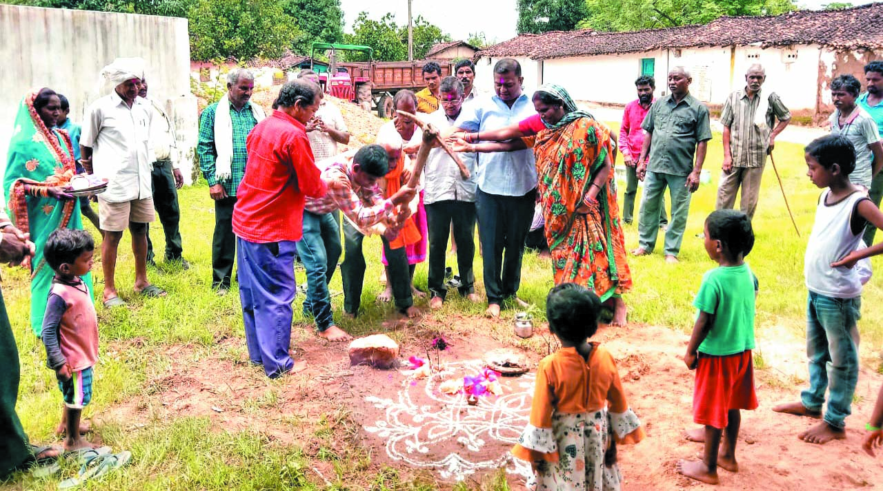 विकास कार्य का भूमिपूजन विकास कार्य का भूमिपूजन