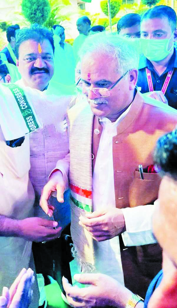 संसदीय सचिव रेखचंद ने मुख्यमंत्री को जन्मदिन की दी बधाई 