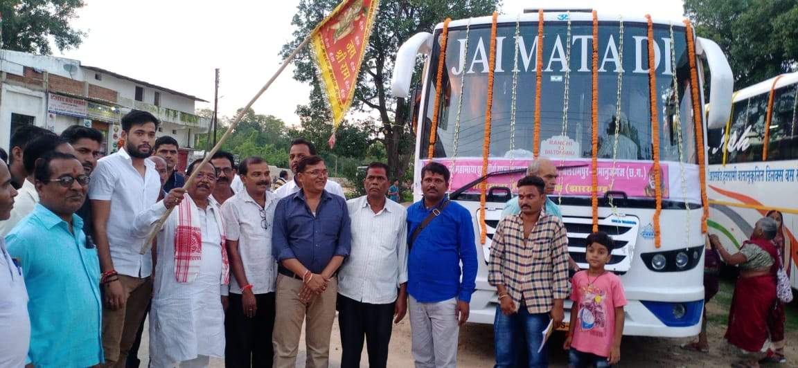 नेताम ने तीर्थ यात्रा में जाने वाले श्रद्धालुओं को किया विदा