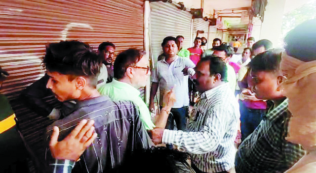 पांच साल से नहीं दे रहे थे किराया, 14 दुकानें सील, 2.72 लाख वसूली