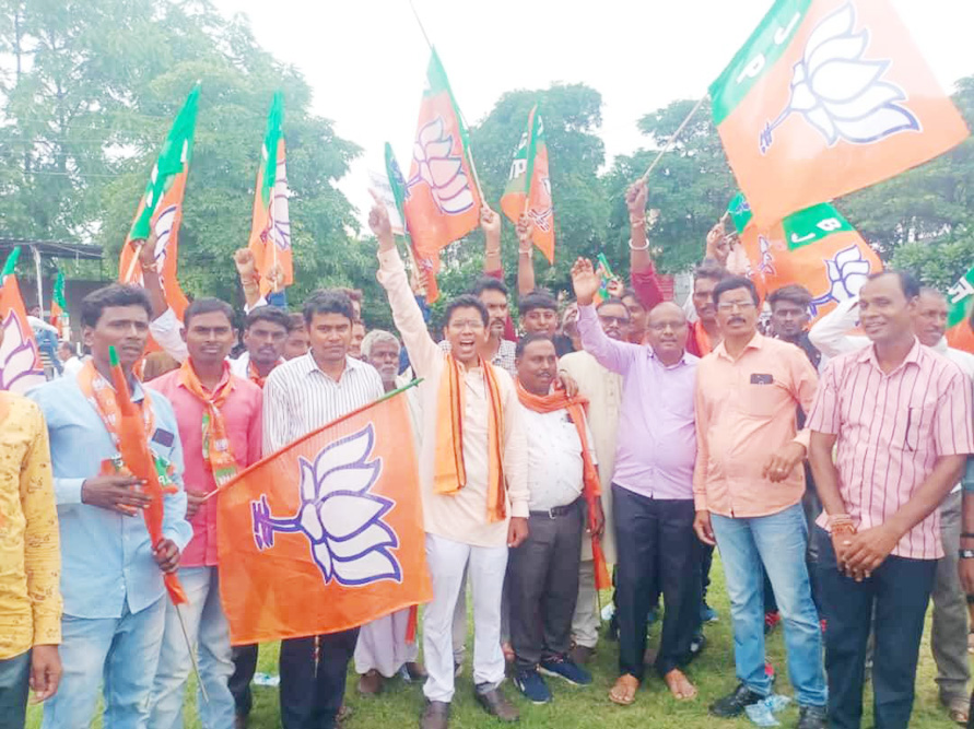 सत्ता के नशे में सरकार कुंभकरणी की नींद में सो रही हैं-नेहरु लाल सत्ता के नशे में सरकार कुंभकरणी की नींद में सो रही हैं-नेहरु लाल