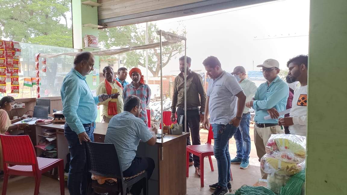 42 दूकानों की तलाशी, प्रतिबंधित सामग्री जब्त, 32 हजार 500 जुर्माना वसूला