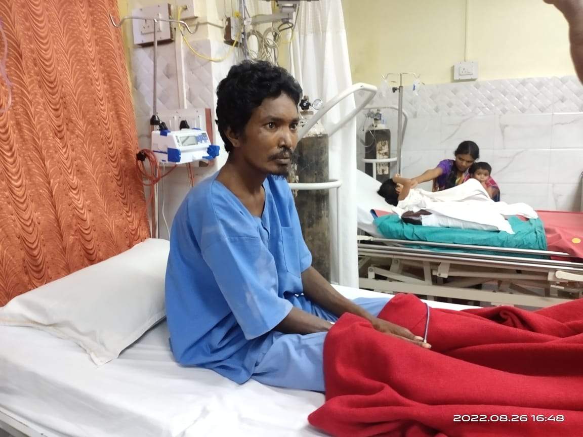 डैम में गिरे आदिवासी युवक का अपोलो अस्पताल में इलाज