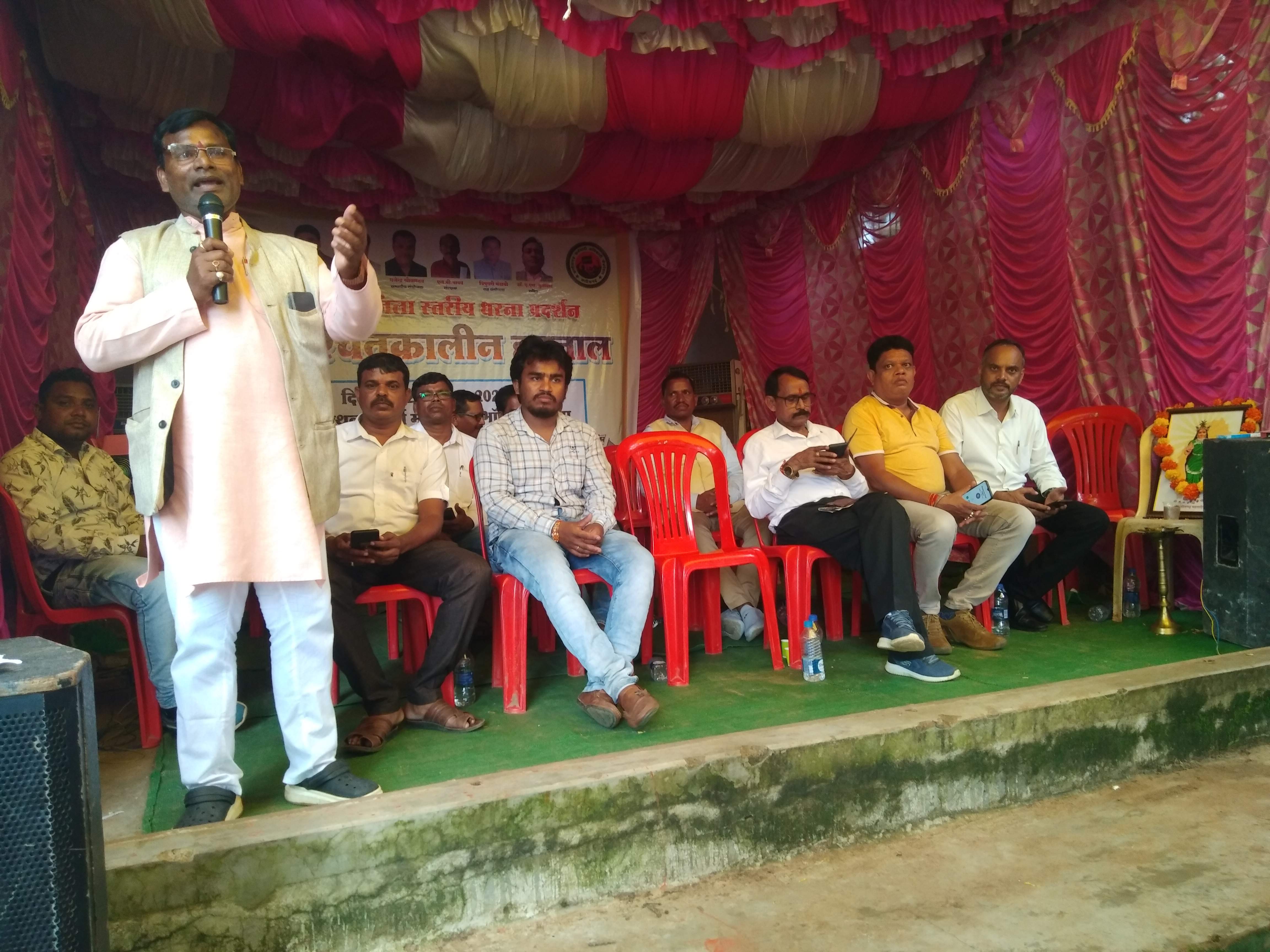 बेमुद्दत हड़ताल जारी, शासन को सद्बुद्धि के लिए भजन-कीर्तन