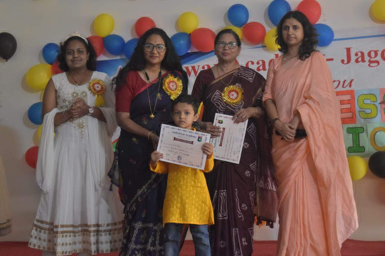 आदेश्वर अकादमी में फैंसी ड्रेस स्पर्धा, बच्चों ने मोहा मन