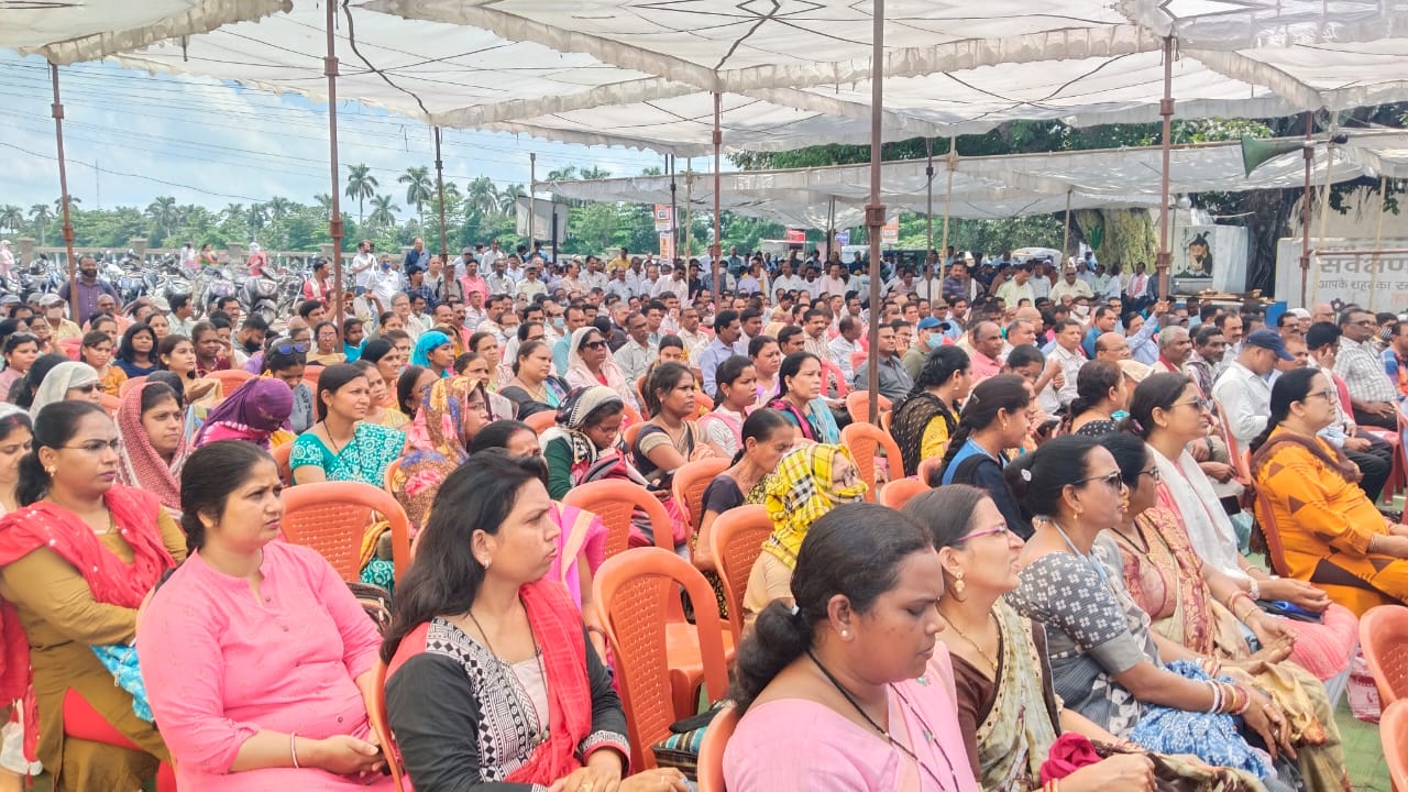 फेडरेशन के आह्वान पर आठवें दिन भी जारी रही बेमुद्दत हड़ताल फेडरेशन के आह्वान पर आठवें दिन भी जारी रही बेमुद्दत हड़ताल