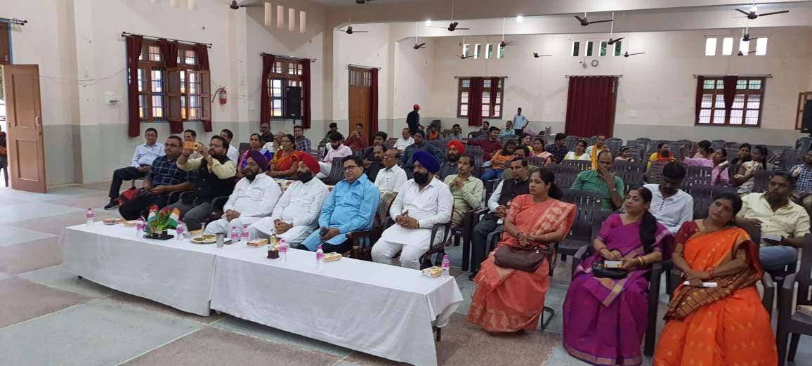 दशमेश पब्लिक स्कूल में कवि सम्मेलन