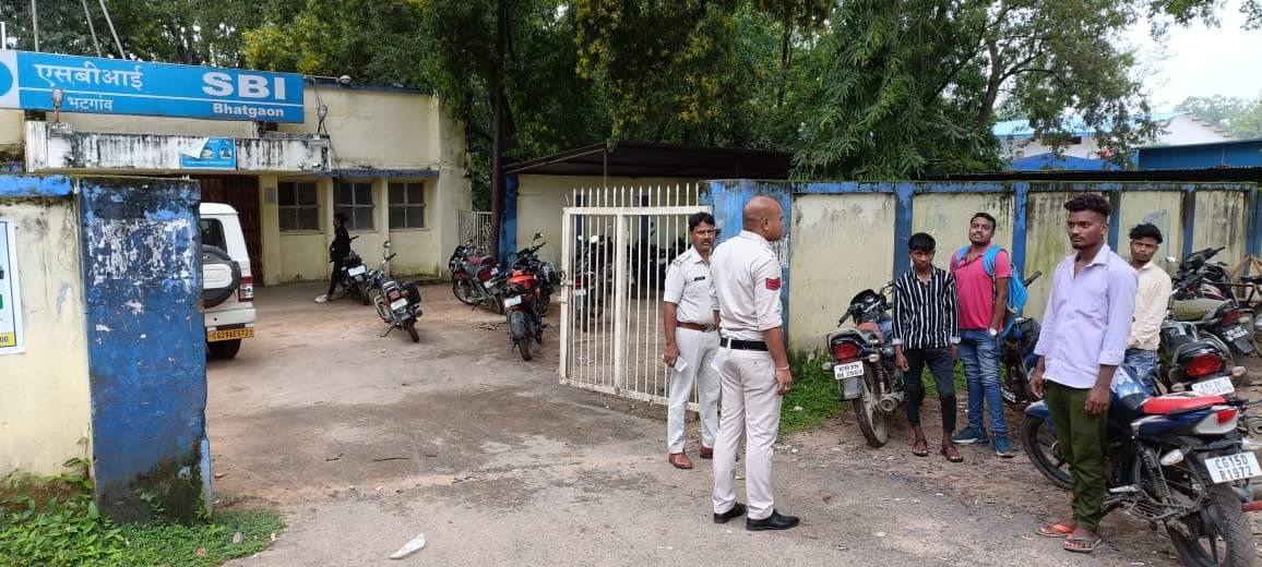 एसपी सूरजपुर ने बैंकों की सुरक्षा परखने चलाया विशेष अभियान