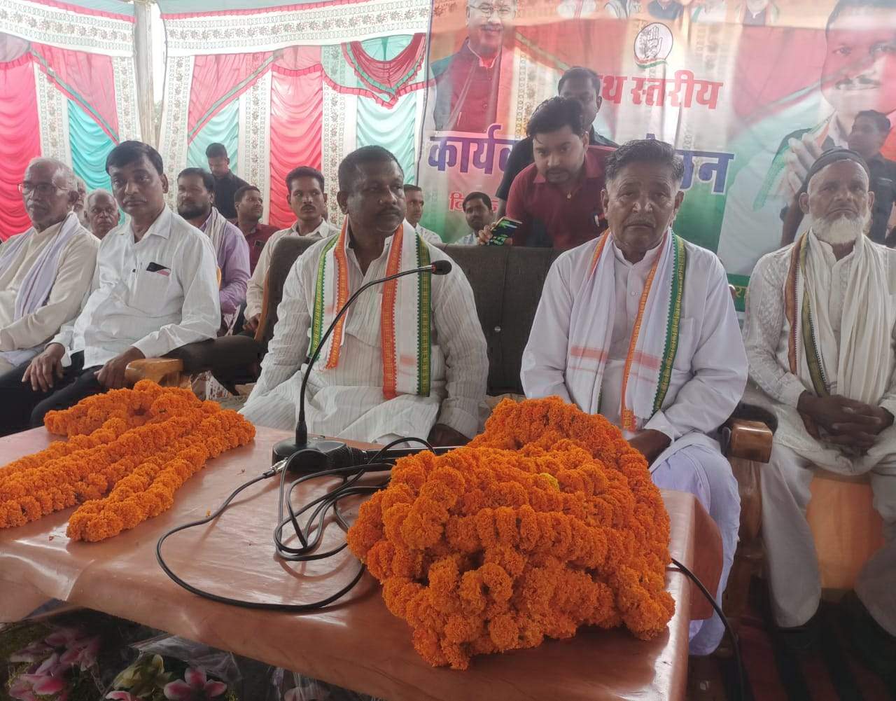 बूथ स्तरीय सम्मेलन में विधायक बृहस्पत ने विकास कार्यों को गिनाया