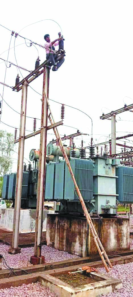 घंटे भर बारिश होते ही दिनभर बिजली गुल