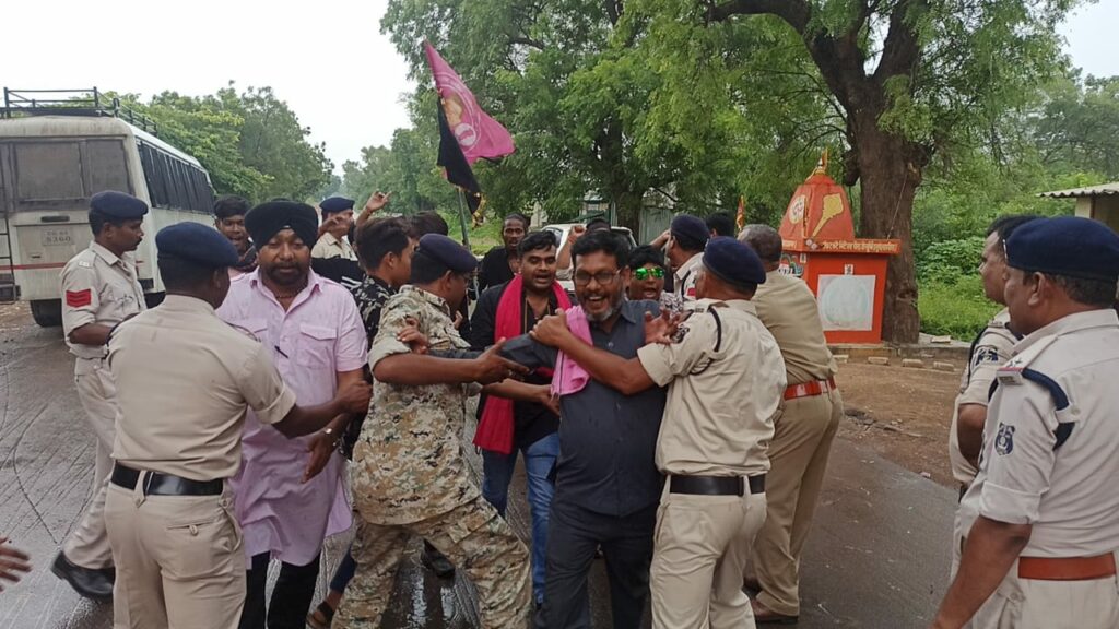 सीएम को काला झंडा दिखाकर विरोध करने जा रहे जोगी कांग्रेस के नेता गिरफ्तार