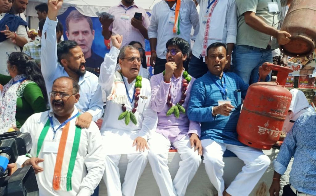 दिल्ली के प्रदर्शन में शामिल हुए विधायक शैलेष पांडेय