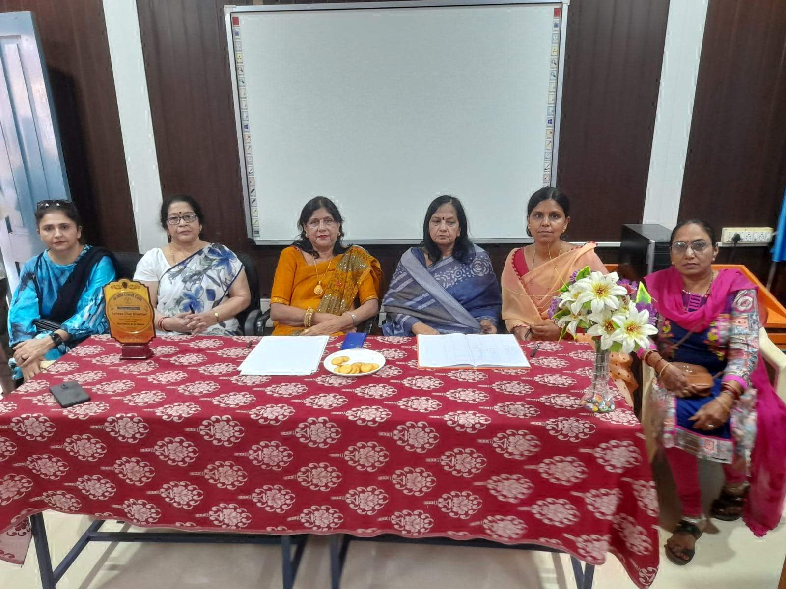 ऑलइंडिया लीनेस क्लब ने शिक्षकों का किया सम्मान