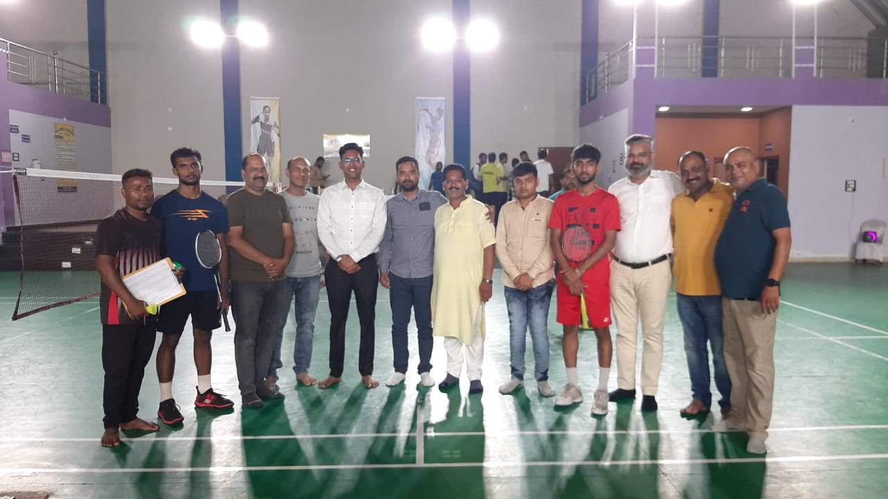 कोण्डागांव के इंडोर स्टेडियम में अंतरराज्यीय ओपन सिंगल बैडमिंटन टूर्नामेंट कोण्डागांव के इंडोर स्टेडियम में अंतरराज्यीय ओपन सिंगल बैडमिंटन टूर्नामेंट