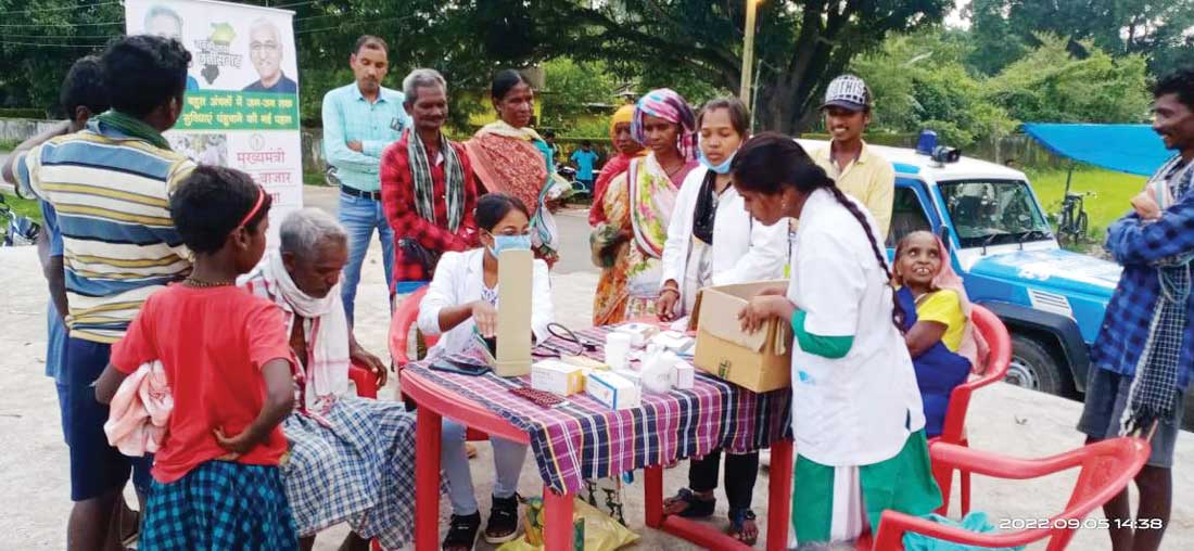 हाट-बाजार क्लिनिक योजना से दूरस्थ क्षेत्र के लोगों को मिल रही नि:शुल्क स्वास्थ्य सुविधा