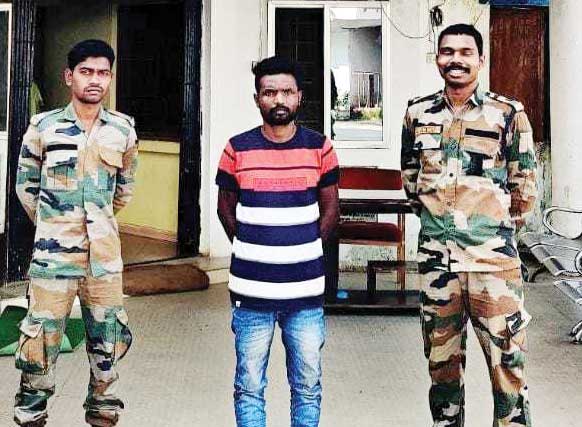 आपत्तिजनक फोटो-वीडियो बना ब्लैकमेल कर रेप, बंदी आपत्तिजनक फोटो-वीडियो बना ब्लैकमेल कर रेप, बंदी