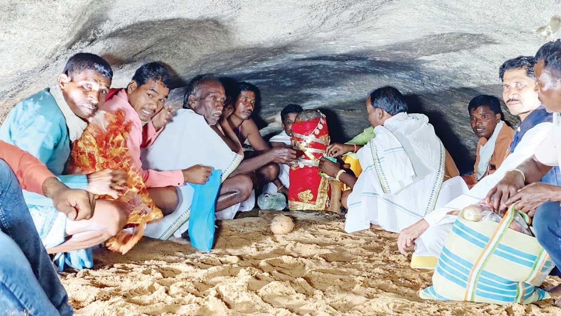 लिंगेश्वरी माई का खुला द्वार, 40 हजार भक्तों ने किए दर्शन लिंगेश्वरी माई का खुला द्वार, 40 हजार भक्तों ने किए दर्शन