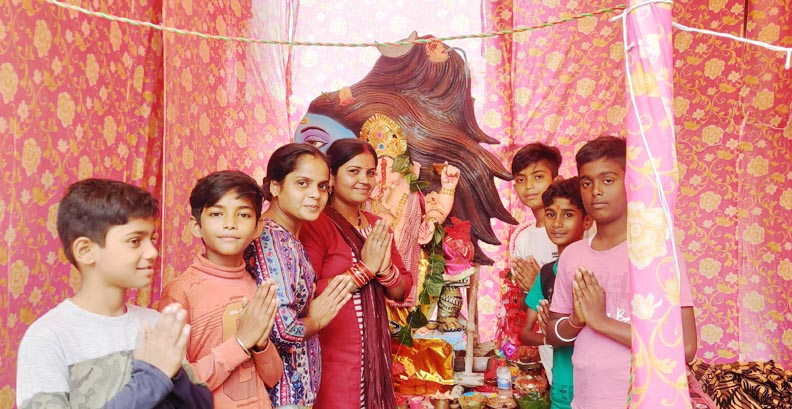 गणपति स्थापना के साथ चौरसिया परिवार ने किया भंडारा