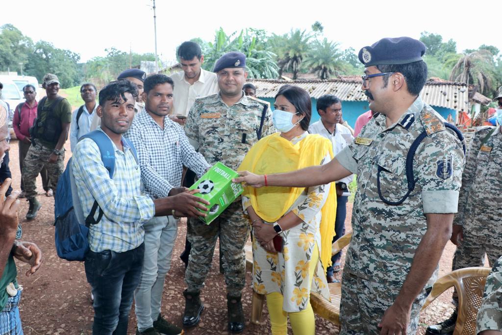सुरक्षा बलों के कैम्प खुलने से विकास कार्यों में तेजी आ रही है- सुंदरराज सुरक्षा बलों के कैम्प खुलने से विकास कार्यों में तेजी आ रही है- सुंदरराज