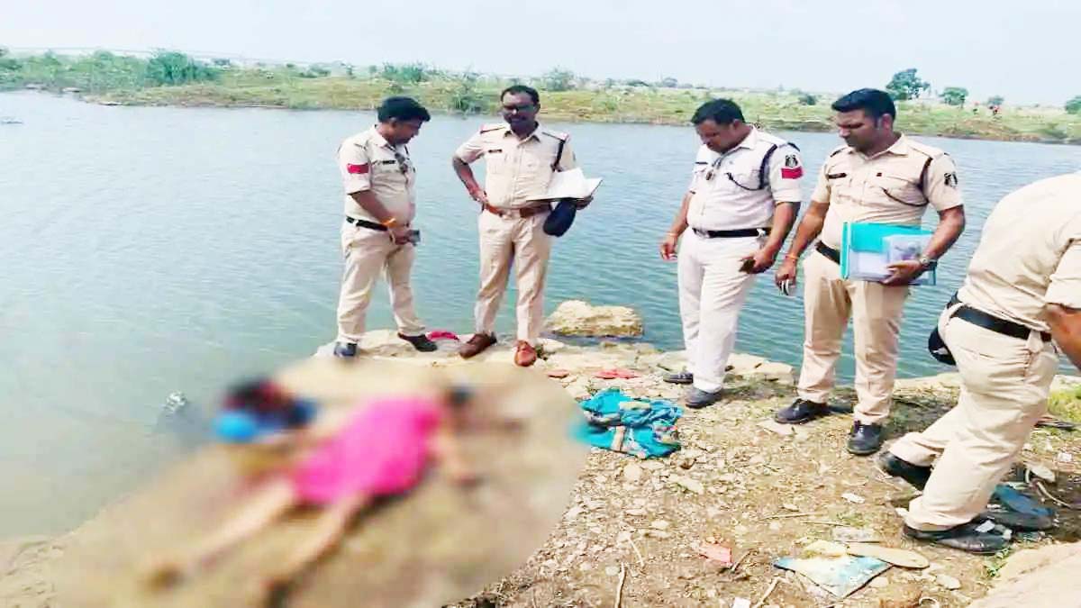 तालाब में नहाने गई महिला की धारदार हथियार से हत्या, आरोपी फरार तालाब में नहाने गई महिला की धारदार हथियार से हत्या, आरोपी फरार