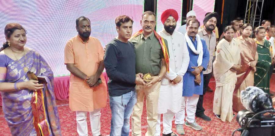 गौरी पुत्र नवयुवक सेवक संघ के आयोजन के सेमीफाइनल में प्रतिभागियों ने दिखाया दम