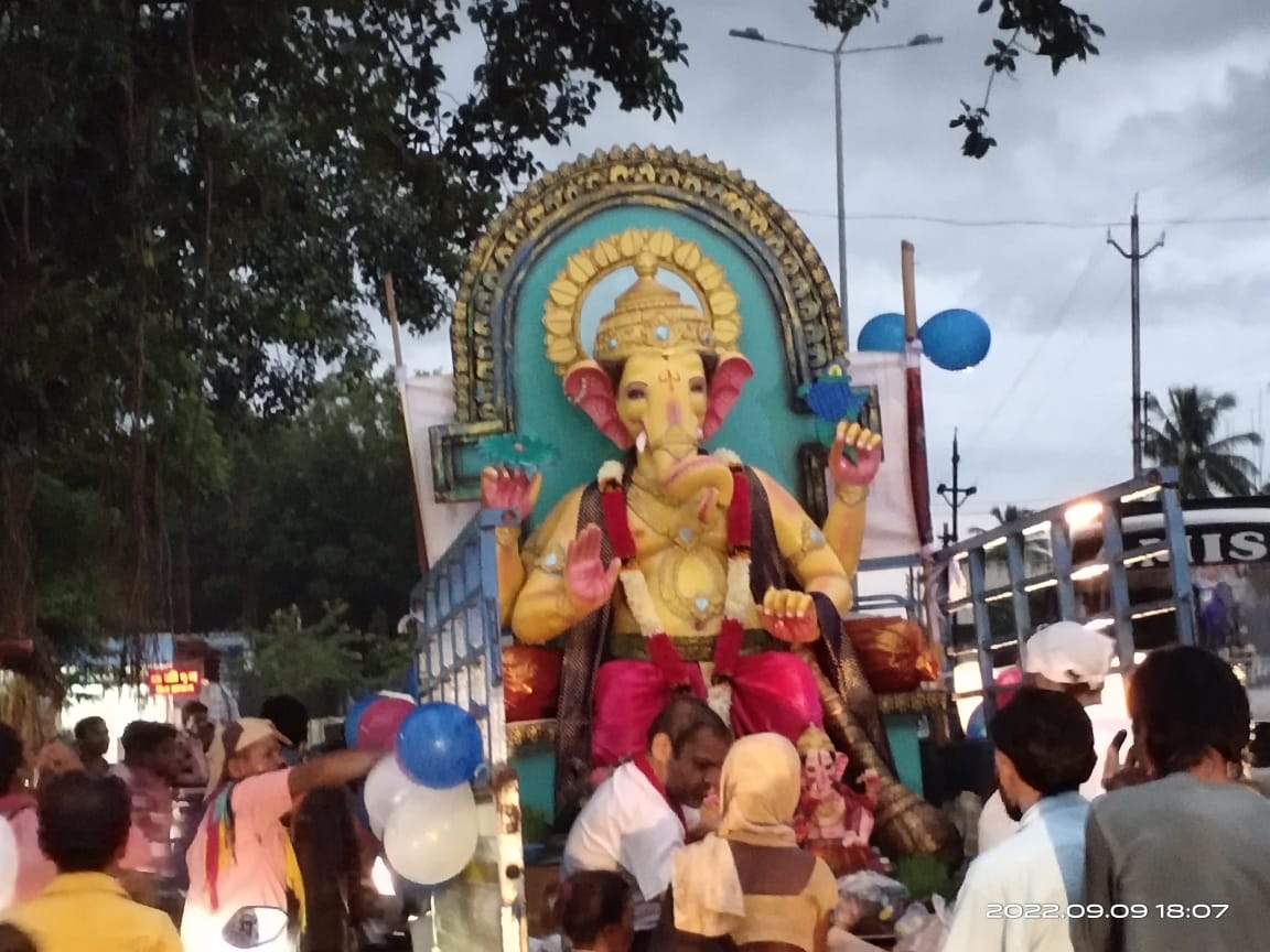 गणपति को दी विदाई