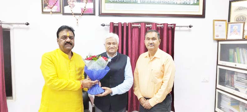 नवनियुक्त कुलपति श्रीवास्तव ने संसदीय सचिव जैन से की मुलाकात