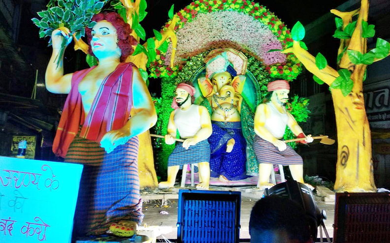 विसर्जन झांकी देखने उमड़ी हजारों की भीड़