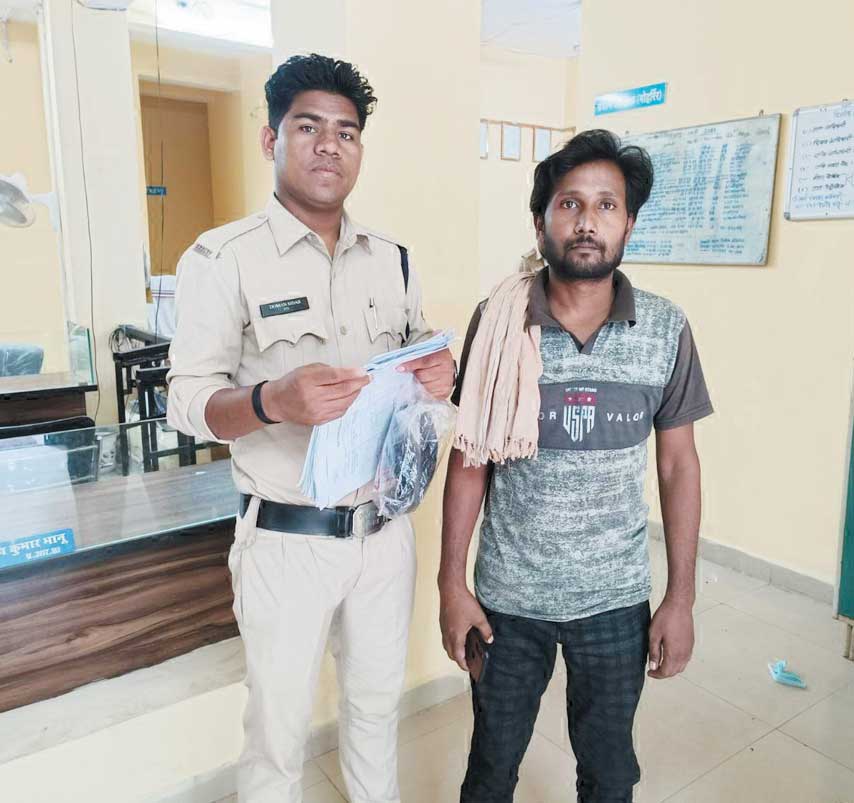 सूने मकान में चोरी, आरोपी गिरफ्तार, नगदी-दस्तावेज बरामद