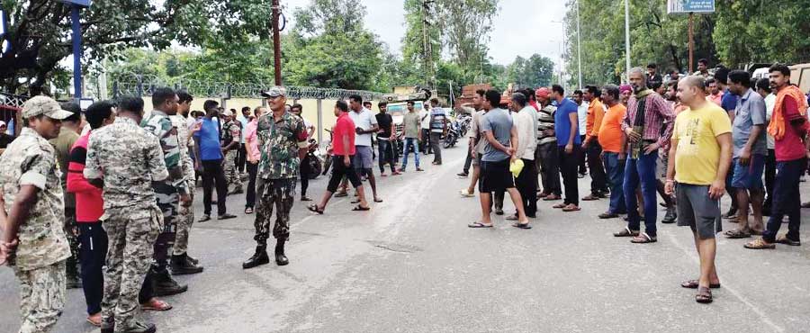  केशकाल में ट्रक ड्राइवर की पिटाई का विरोध, बस को रोक किया चक्काजाम, आरोपियों के खिलाफ कार्रवाई की मांग