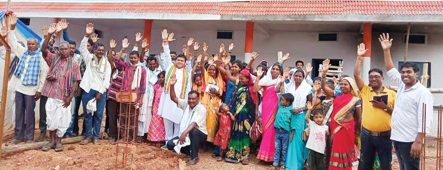  31 ग्रामीणों ने कांग्रेस का हाथ थामा