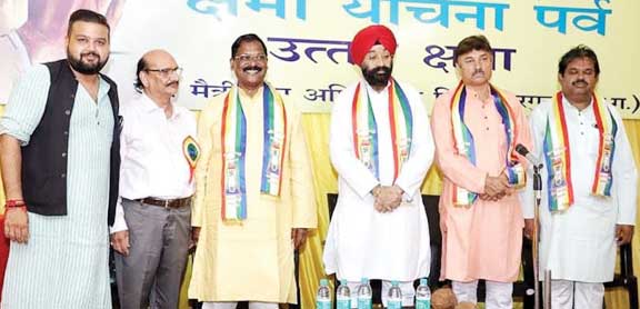 जैन समाज के क्षमावाणी कार्यक्रम में शामिल हुए अमरजीत