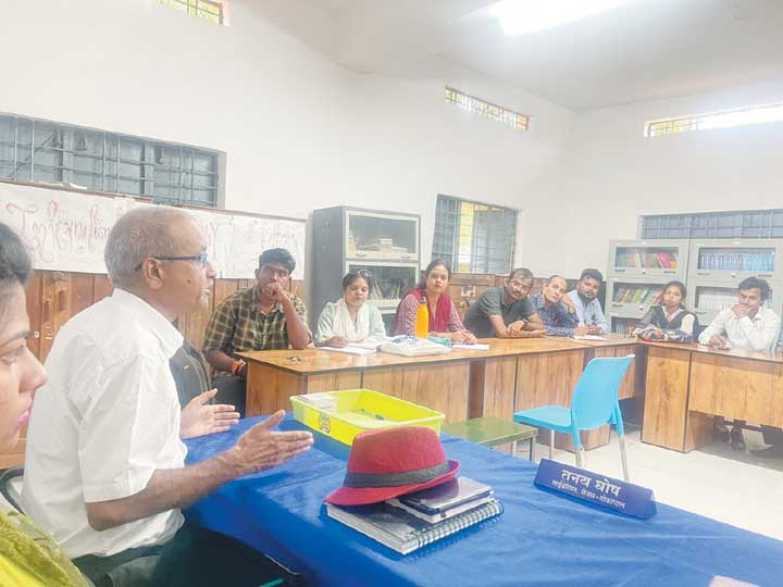  नौवीं से 12वीं तक के विद्यार्थियों एवं शिक्षकों की परिचर्चा