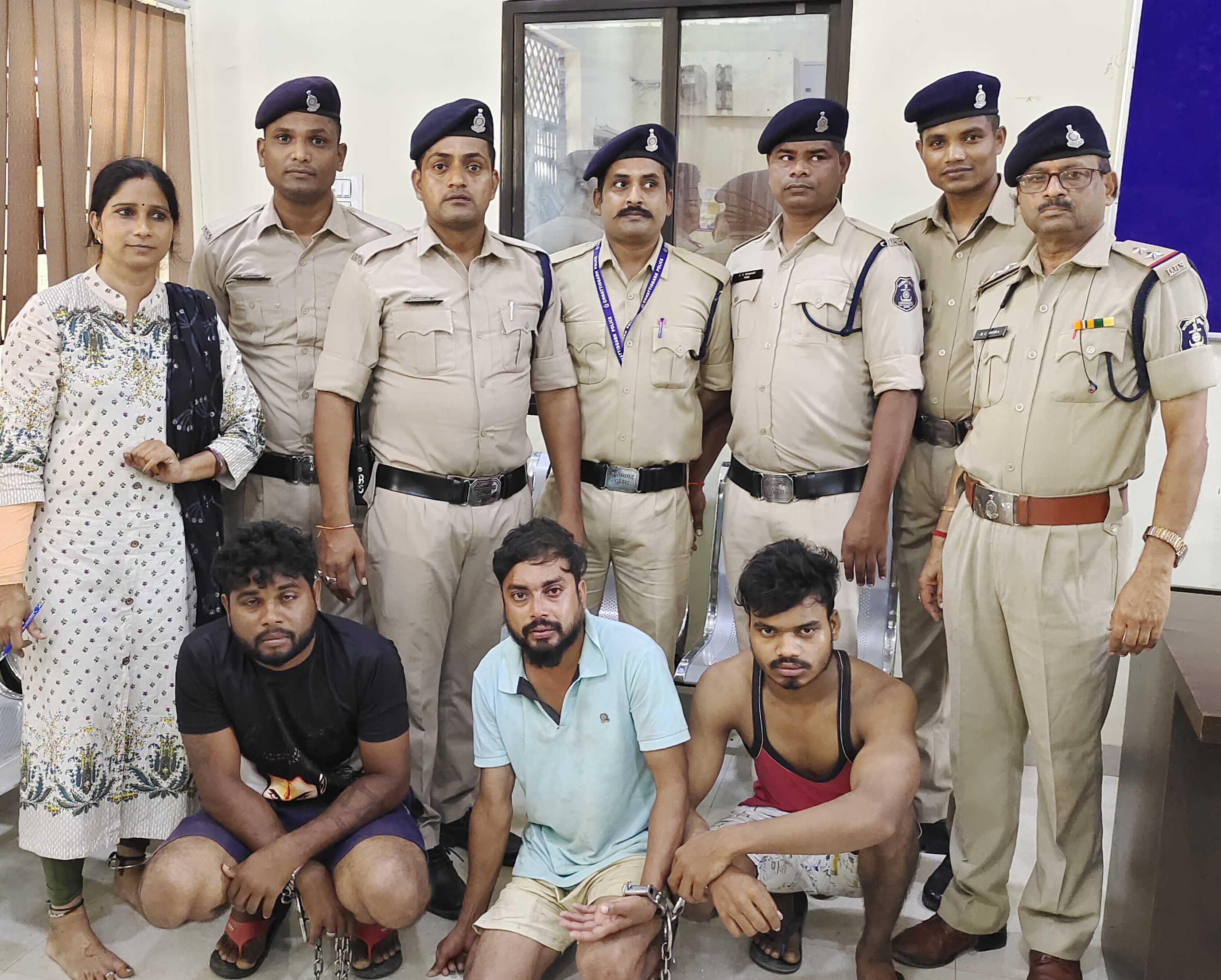 रेप के तीन आरोपी पकड़ाए, डोंगरगढ़ में झांकी दिखाने के बहाने बलात्कार रेप के तीन आरोपी पकड़ाए, डोंगरगढ़ में झांकी दिखाने के बहाने बलात्कार