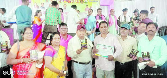 उत्कृष्ट कार्य के लिए शिक्षकों का सम्मान