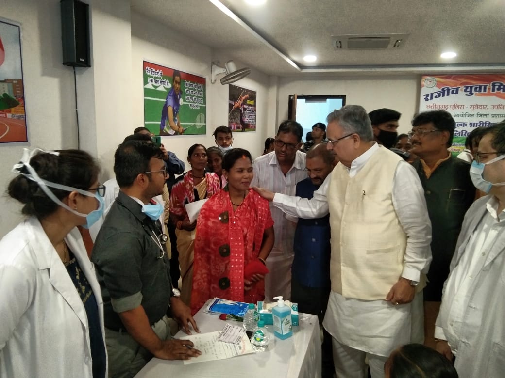 जिला कोर कमेटी की बैठक में शामिल होने पहुंचे रमन