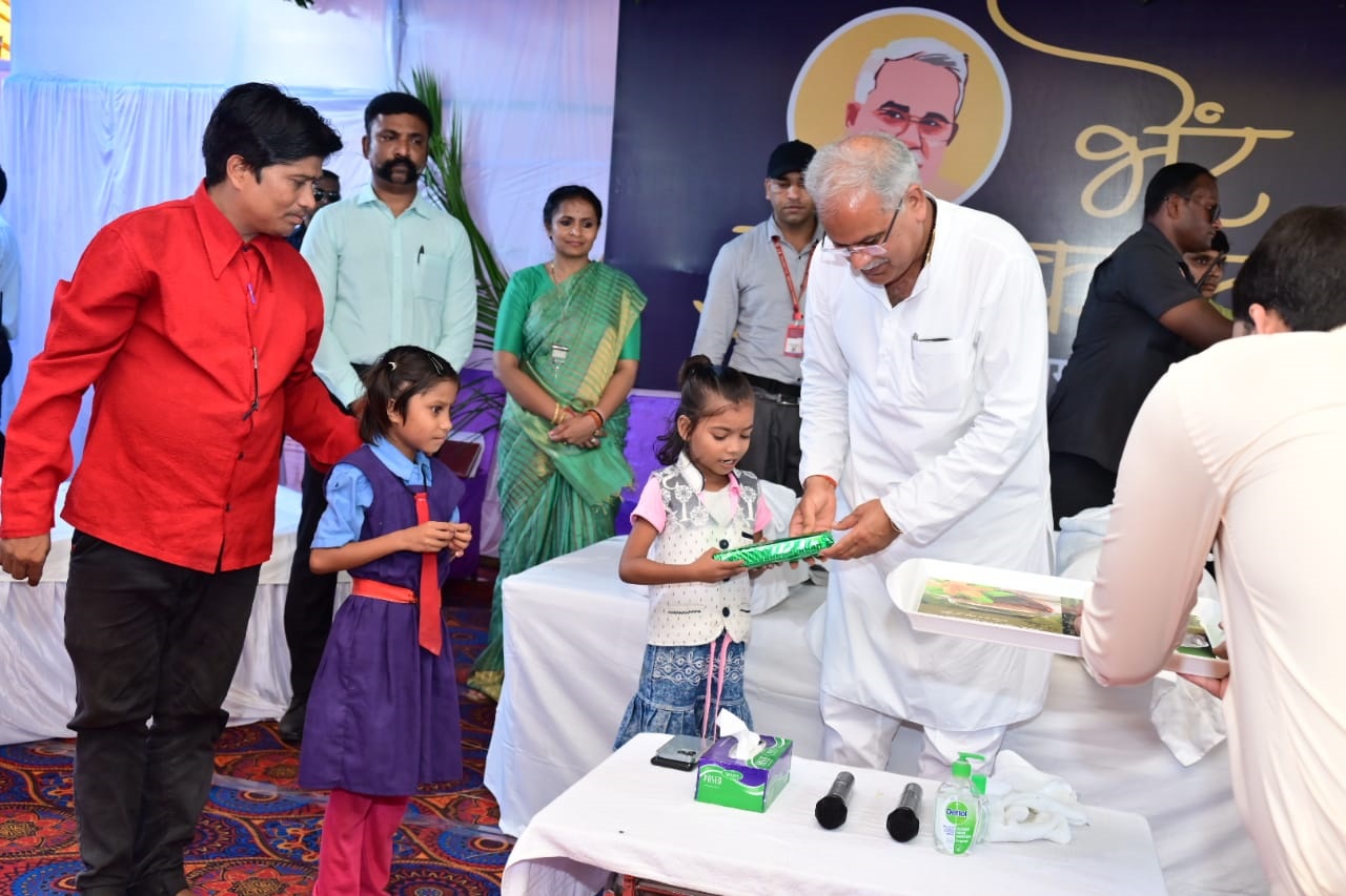 अब चहक रही है कोमल व मुस्कुरा रही है पायल