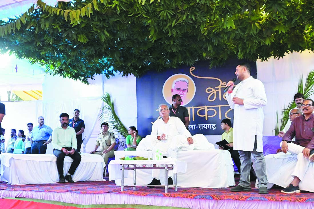 चपले में पुलिस चौकी और चार सीसी रोड भी