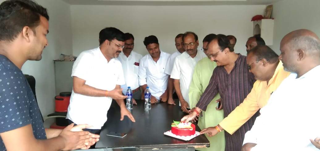 धूमधाम से मना मंत्री डॉ. प्रेमसाय का जन्मदिन