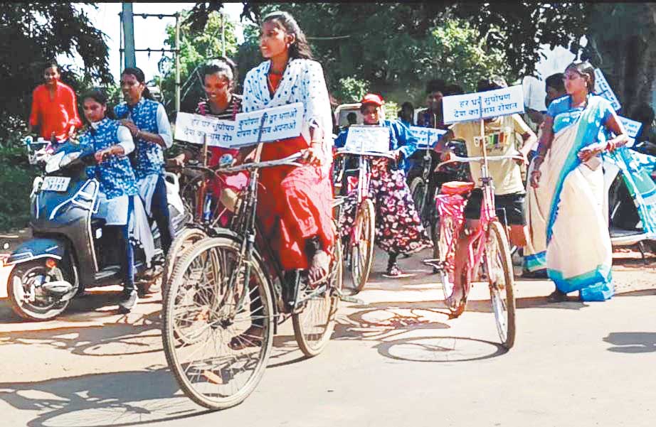 पोषण माह में जागरूकता के लिए निकाली साइकिल रैली