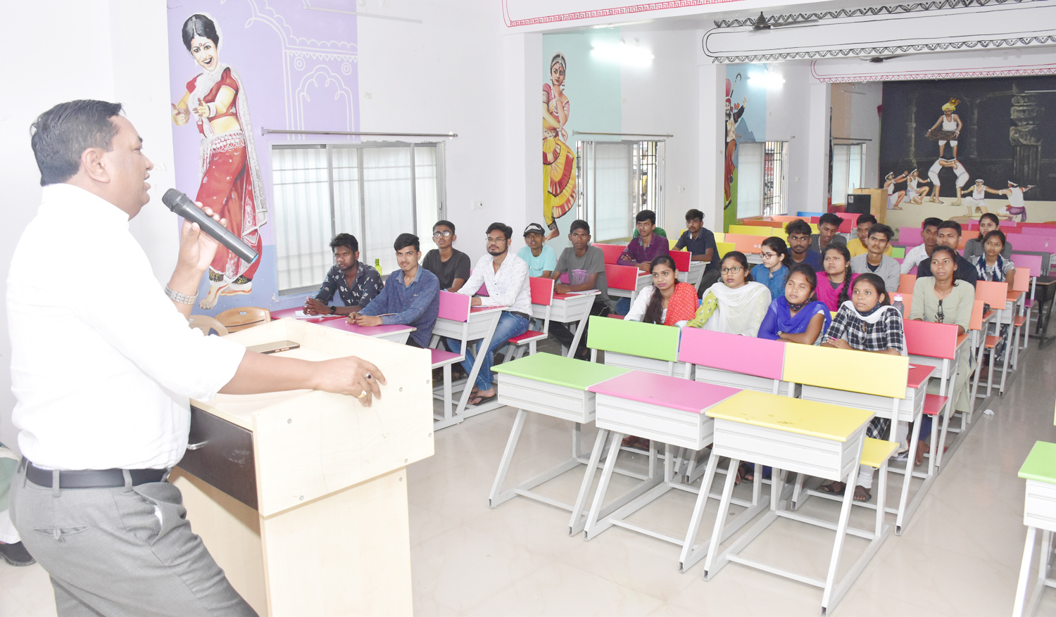 मंजिल तक पहुंचने के लिए करें मेहनत- कलेक्टर