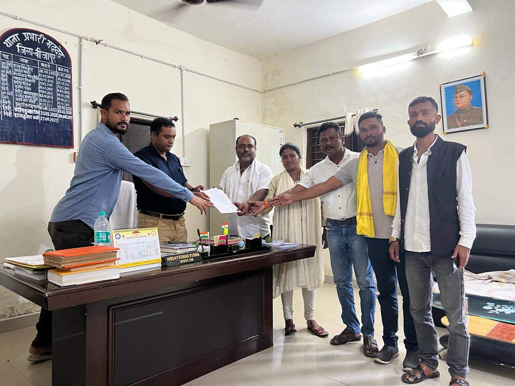 बांध निरीक्षण में गये भाजपा जांच दल को रोका बांध निरीक्षण में गये भाजपा जांच दल को रोका