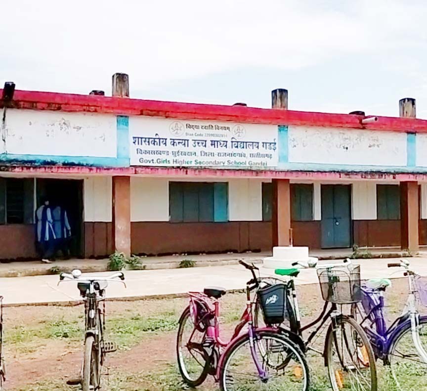 प्राचार्य के खिलाफ पालकों ने एसडीएम से की लिखित शिकायत