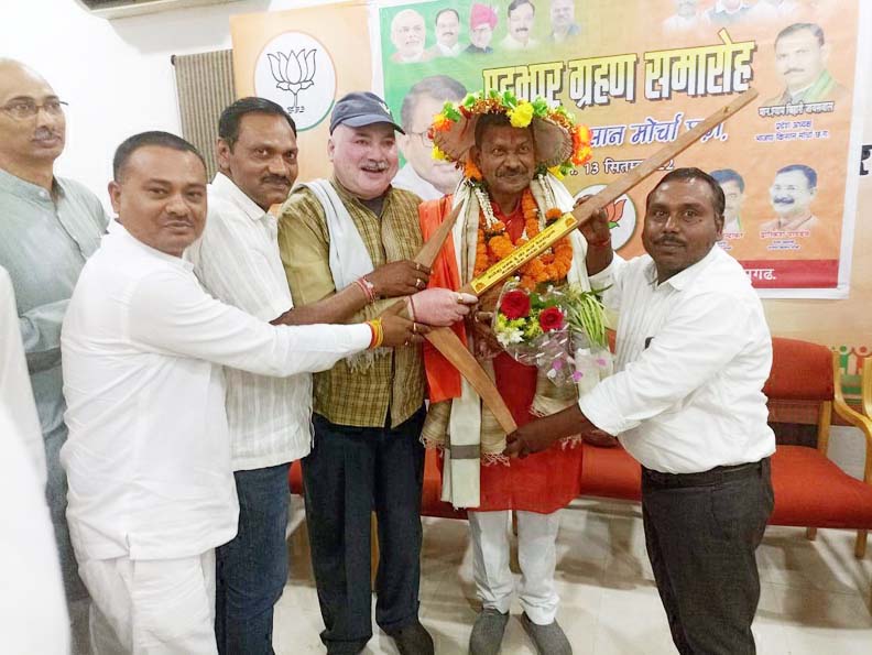 किसान मोर्चा के नवनियुक्त प्रदेश अध्यक्ष पवन साहू को दी बधाई किसान मोर्चा के नवनियुक्त प्रदेश अध्यक्ष पवन साहू को दी बधाई