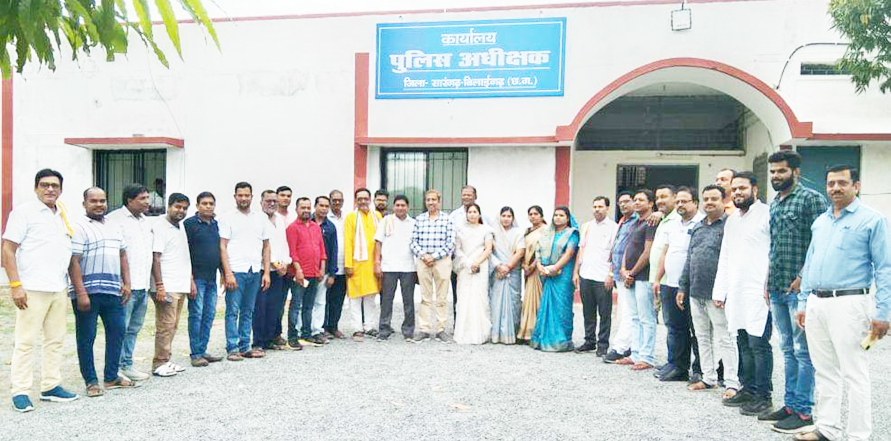 कलेक्टर-एसपी से कांग्रेसियों ने की सौजन्य मुलाकात