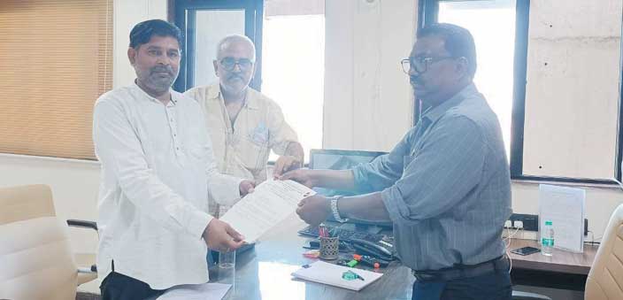 इंटक पदाधिकारियों ने श्रमायुक्त से मुलाकात कर मजदूरों की समस्याओं से कराया अवगत इंटक पदाधिकारियों ने श्रमायुक्त से मुलाकात कर मजदूरों की समस्याओं से कराया अवगत