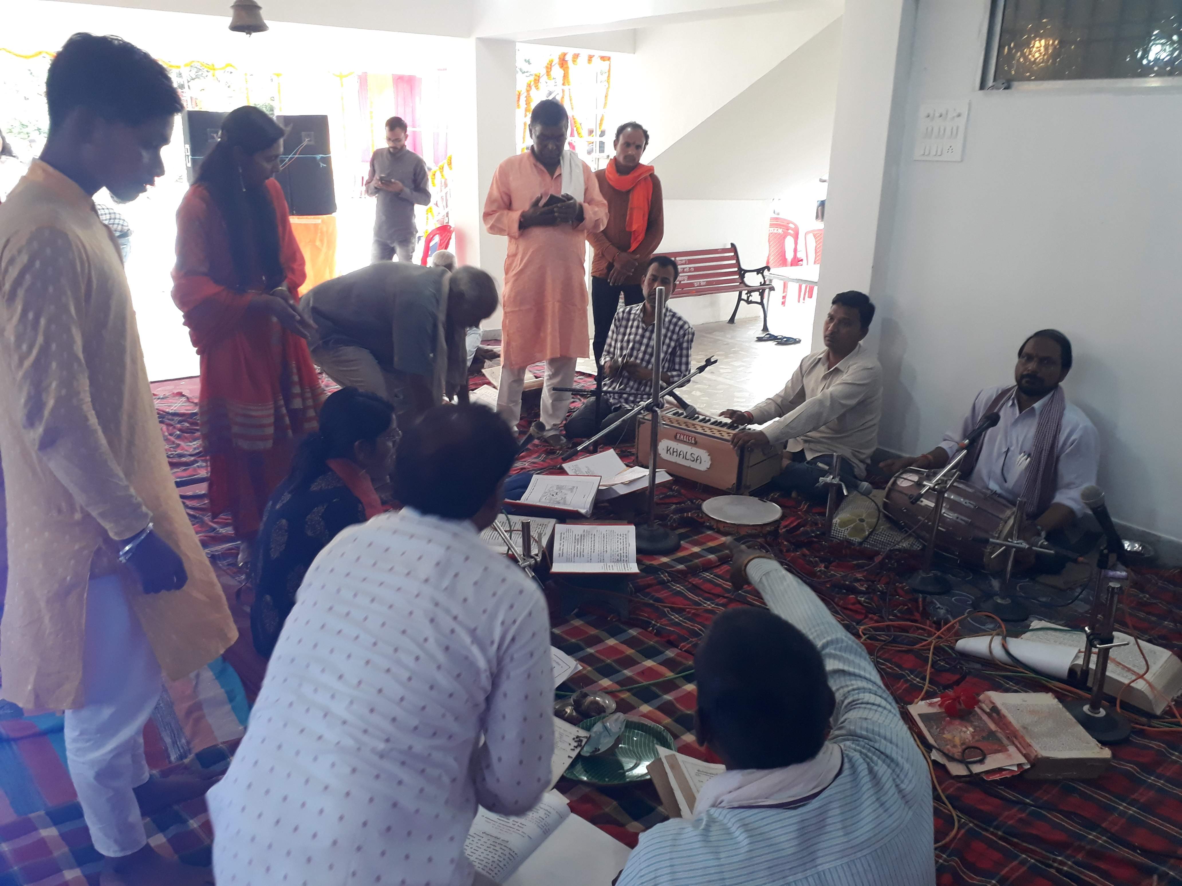 धूमधाम से की गई देव शिल्पी विश्वकर्मा की पूजा-अर्चना